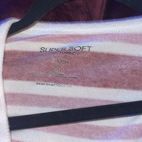 Super Soft Plush Stripe Top By Torrid Size 00/Medium - Picture 3 of 3